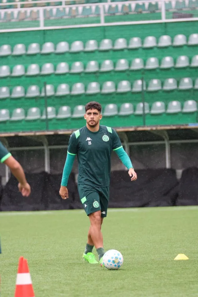 Recuperado de lesão, Victor Caetano conta as horas para voltar aos jogos da Chapecoense